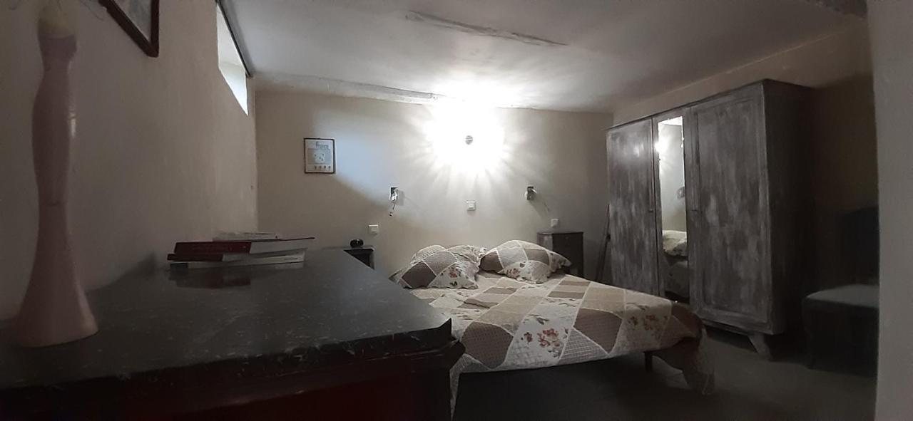 Le Mont Villa Fraissinet-de-Fourques ภายนอก รูปภาพ